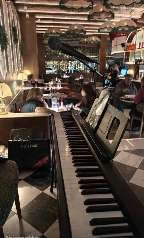 Roland FP - 10